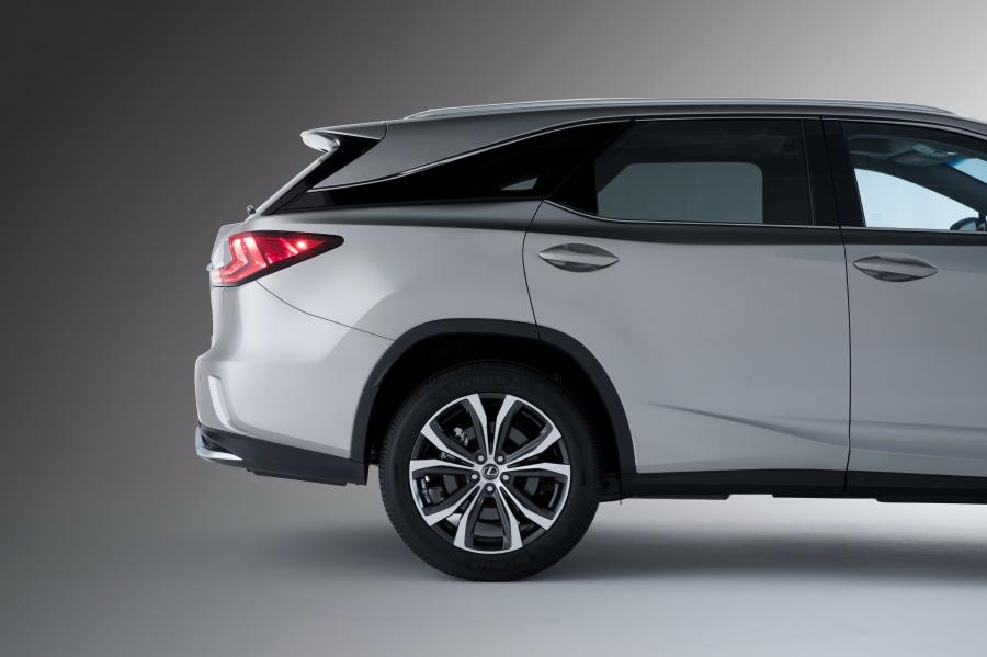 Детали экстерьера Lexus RX350L 2018 года  (NA) (фото 3 из 51)
